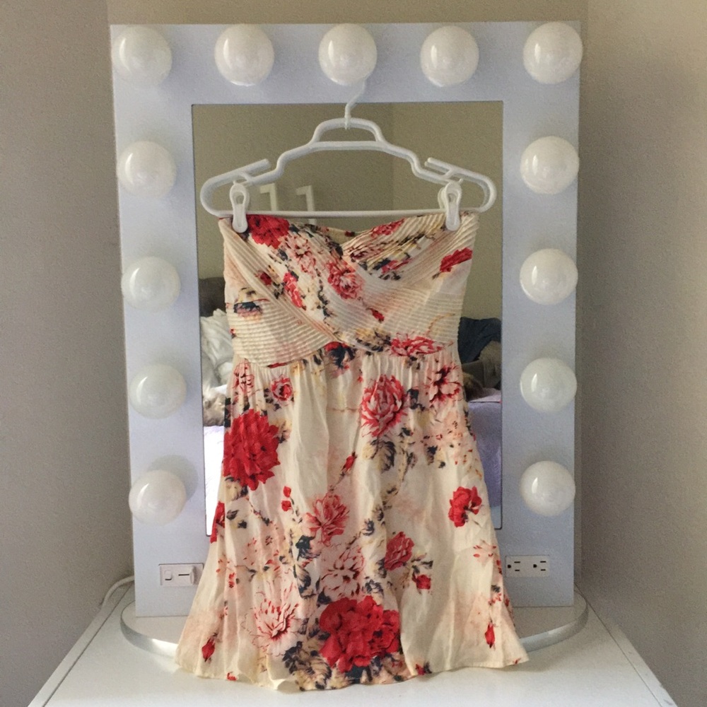 Urban Outfitters Kimchi Blue Strapless Sun Dress - Picture 2 of 8
